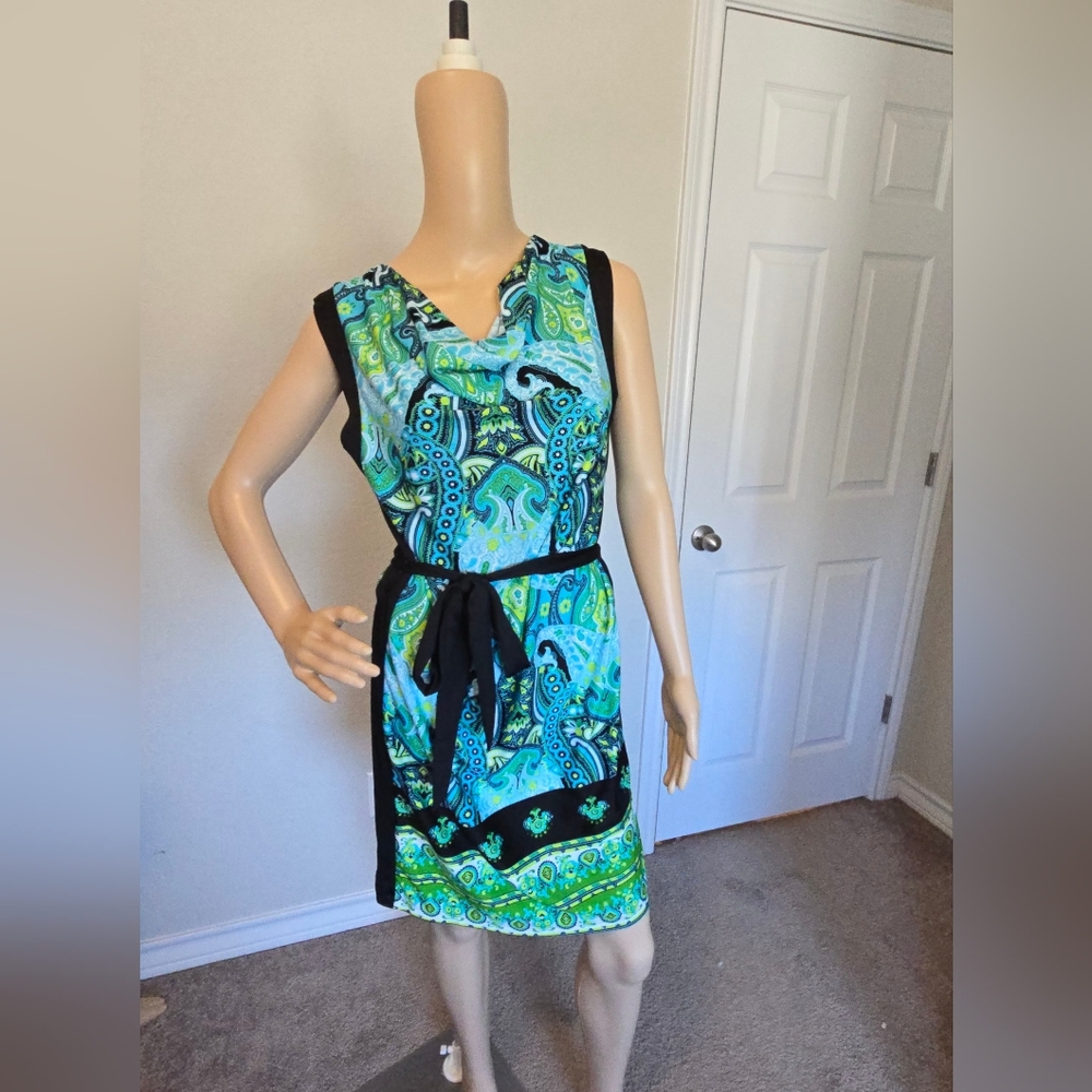 Nice colors and flow. Dress size L